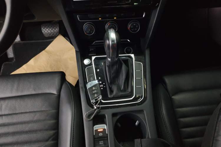 Used Volkswagen Magotan 2019 330TSI DSG Leading Model China VI Standard Gear Lever