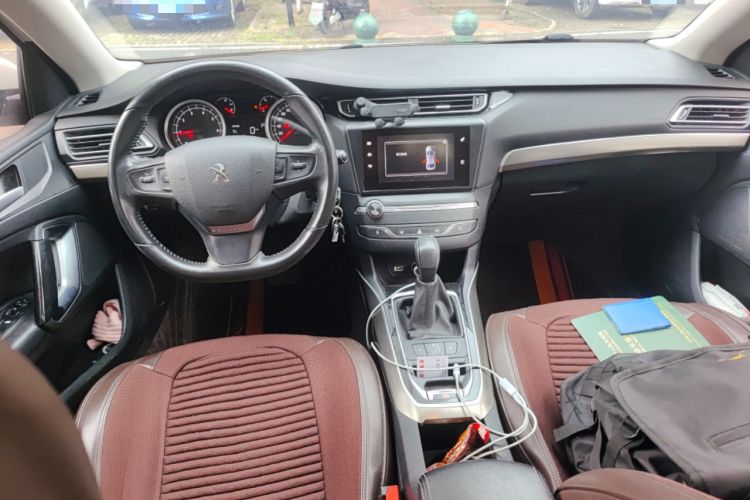 Used Peugeot 408 2015 1.2T Automatic Luxury Edition Center Console