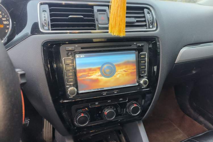 Used Volkswagen Sagitar 2015 1.6L Manual Comfort Model