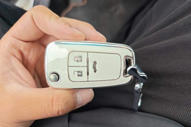 Used Chevrolet Monza 2019 RS 330T Automatic Sporty Edition China VI Standard Vehicle Key