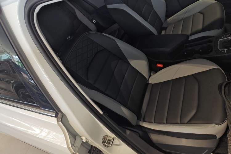 Used Volkswagen Bora 2025 300TSI DSG Prestige Edition Right Front Seat