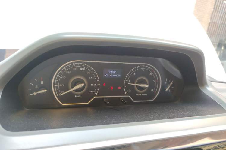 Used SAIC MAXUS Xintu V80 2019 2.5T Classic Edition 6-Speed Manual – Aoyuntong Modified Version Short Wheelbase Mid-Height Roof 5/6 Seats Instrument Cluster