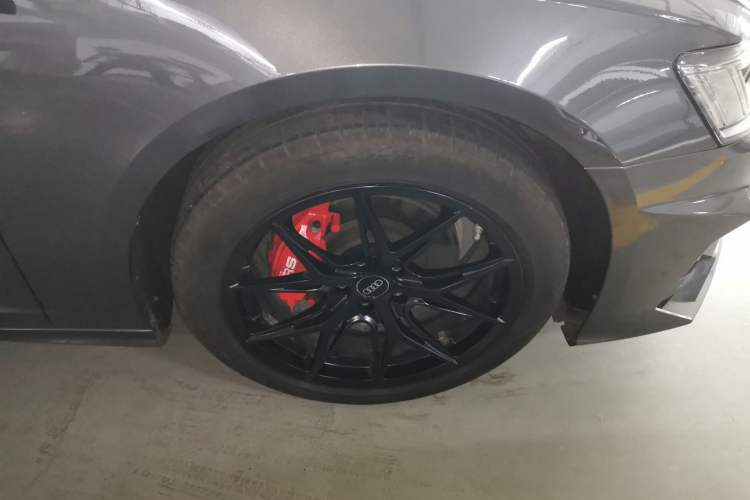 Used Audi A6L 2023 40 TFSI Luxury Dynamic Model Right Front Wheel Hub