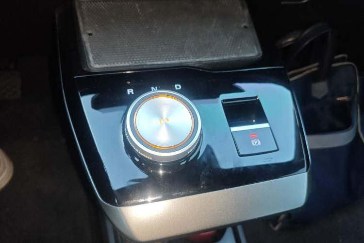 Used MG 4 EV 2023 415 km Range Sea-Faring Champion Edition Gear Lever