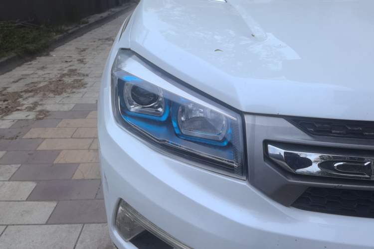 Used CHANGAN CS75 2017 Shangkui Edition 1.5T Automatic Fengyue Model Right Front Headlight