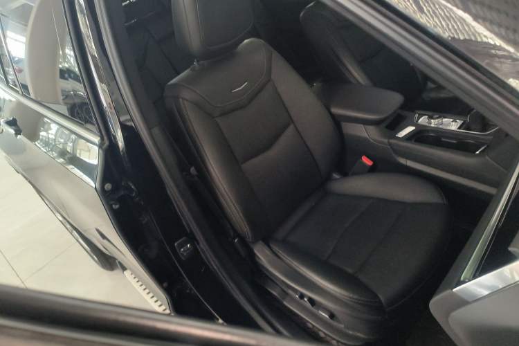 Used Cadillac XT6 2021 2.0T 7-Seater Four-Wheel Drive Luxury Version Right Front Seat