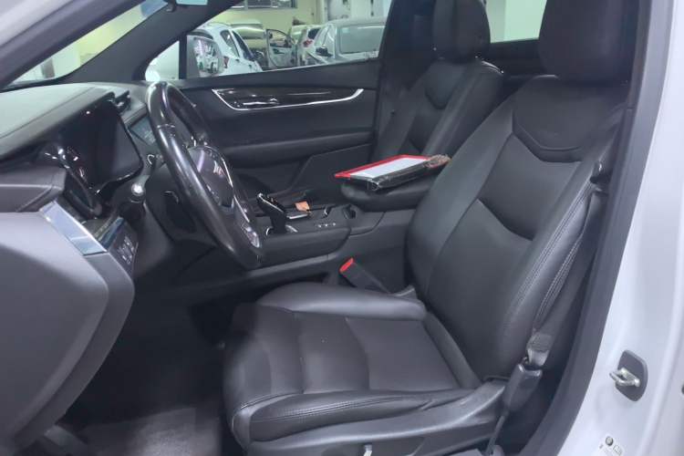 Used Cadillac XT5 2018 28E Four-Wheel Drive Tech Version