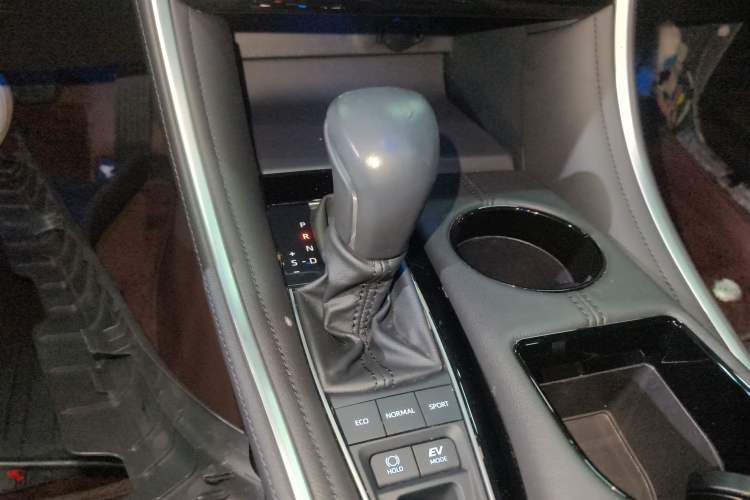 Used Toyota Avalon 2022 Dual-Engine 2.5L Luxury Edition
