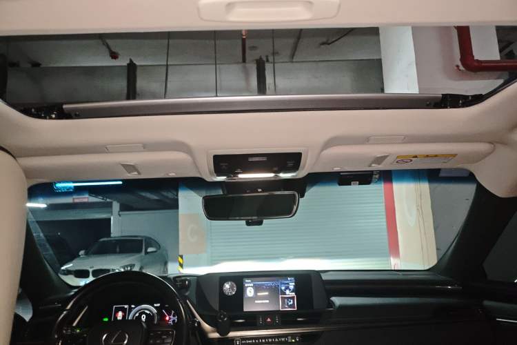 Used Lexus ES 2018 300h Premier Edition China VI Standard
