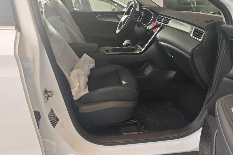 Used Roewe RX5 2023 PLUS 330TGI Automatic Trendsetting Smart Edition