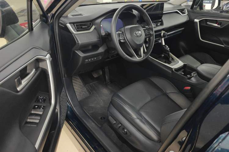 Used Toyota Wildlander 2023 2.0L CVT Four-Wheel Drive Luxury PLUS Edition