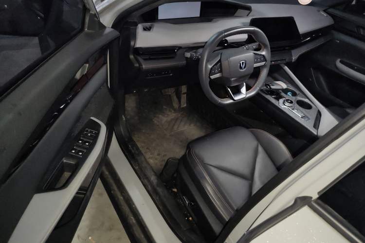 Used CHANGAN UNI-V 2022 1.5T Smart Navigation Version
