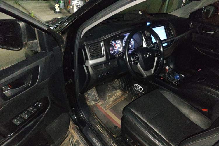 Used Toyota Highlander 2018 2.0T Four-Wheel Drive Prestige Version 7 Seats China VI Standard Driver Seat