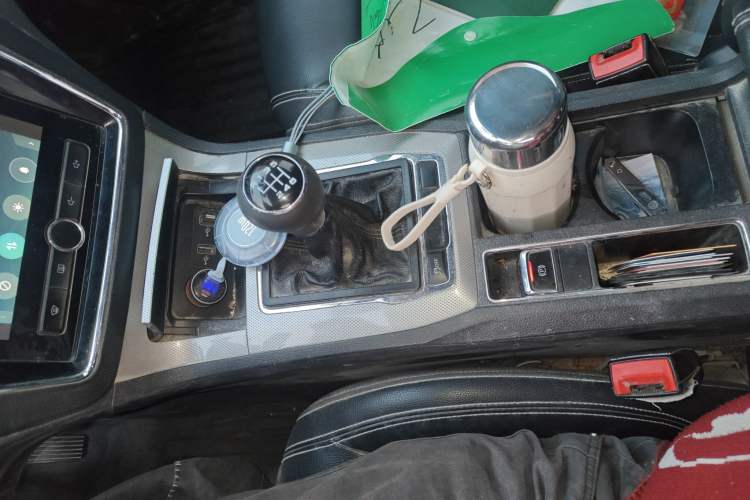 Used Roewe RX5 2016 20T Two-Wheel Drive Manual Transmission Internet Smart Edition
