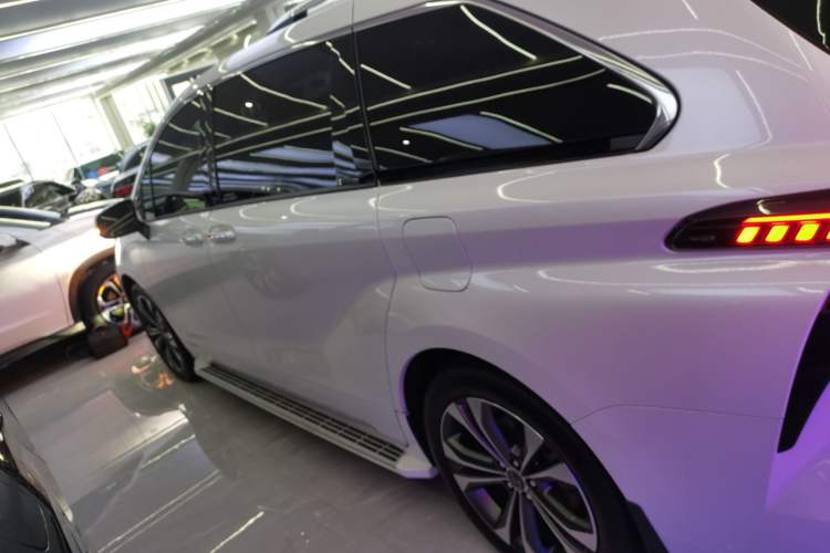 Used Toyota Granvia 2022 2.5L Hybrid Premium Edition
