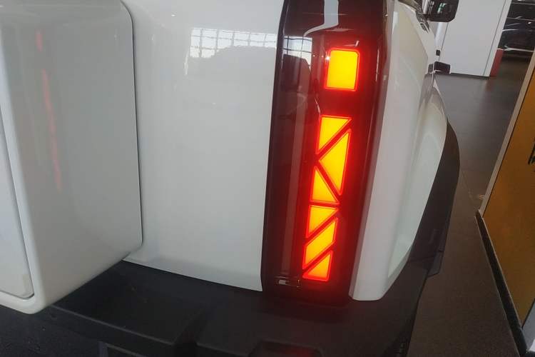 Used iCAR 03 2024 401km Two-Wheel Drive Standard Advanced Version Right Rear Taillight