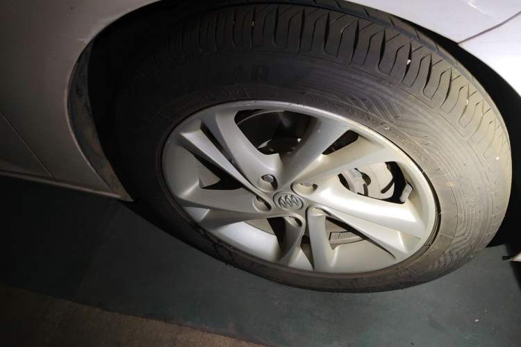 Used Buick Regal 2020 552T Elite Edition Right Front Wheel Hub