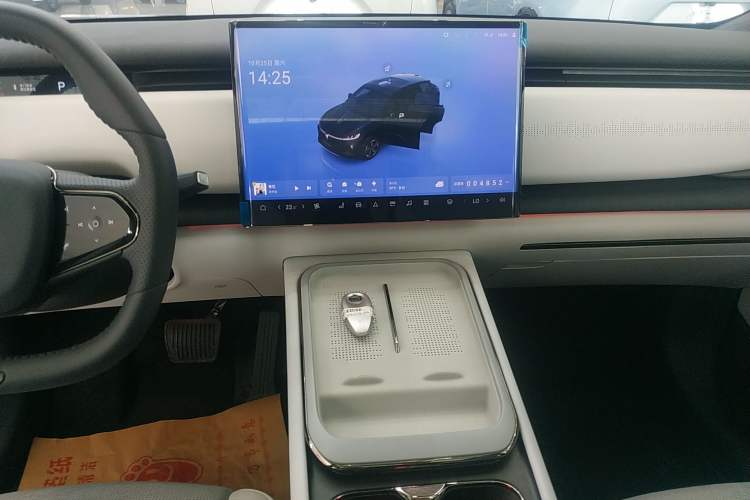 Used VOYAH COURAGE 2024 Long-Range Supercharge Edition Audio And AC Panel