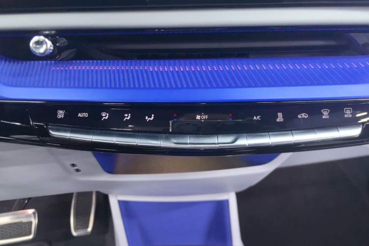 Used Cadillac OPTIQ 2024 Standard Range Version