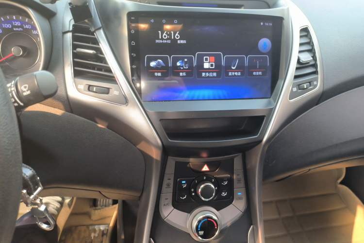 Used Hyundai Elantra (5th Generation / Langdong) 2012 1.6L Automatic Fashion Edition Audio And AC Panel