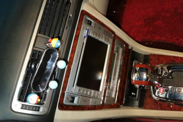 Used Volkswagen Passat 2009 1.8T Automatic Prestige Model Audio And AC Panel