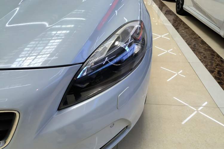 Used Volvo V40 2014 2.0T Zhiya Edition
