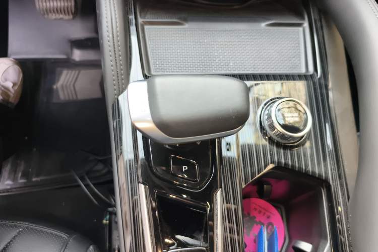 Used Geely Auto Monjaro L 2023 2.0TD High-Power Automatic Two-Wheel Drive Flagship Version Gear Lever