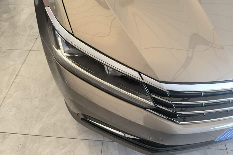 Used Volkswagen Passat 2016 280TSI DSG Prestige Edition Right Front Headlight