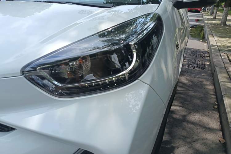 Used Chery New Energy Little Ant 2021 200 000 Yuan Ant Fan Edition Energized Version NMC Lithium Battery 408 km Left Front Headlight