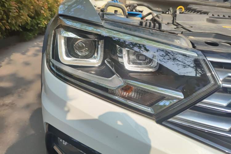 Used Volkswagen C-TREK 2018 1.5L Manual Comfort Model Right Front Headlight