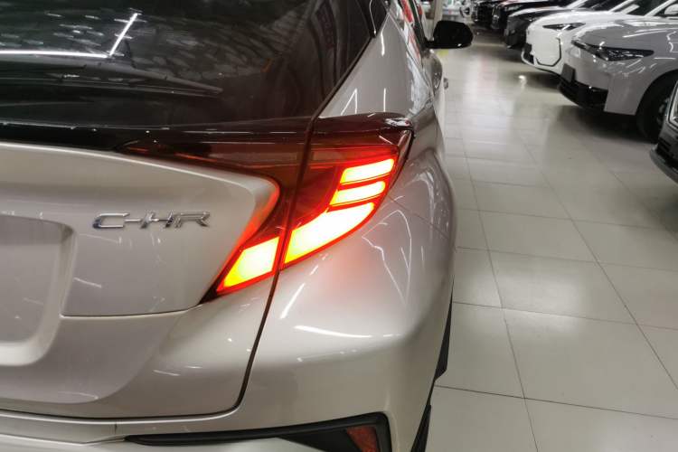 Used Toyota C-HR 2021 2.0L Luxury Edition Exterior 3