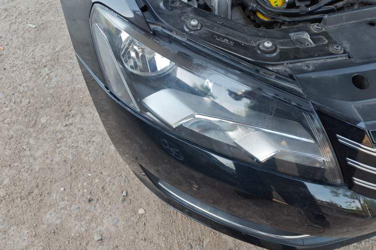 Used Volkswagen Passat 2014 1.8TSI DSG Prestige Edition Right Front Headlight