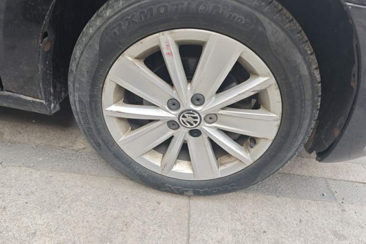 Used Volkswagen Jetta 2015 1.6L Manual Comfort Model Right Front Wheel Hub