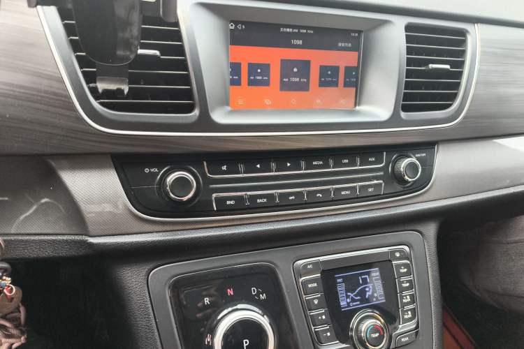 Used SAIC MAXUS G10 2022 2.0T Automatic Elite Edition Gasoline 7-Seater