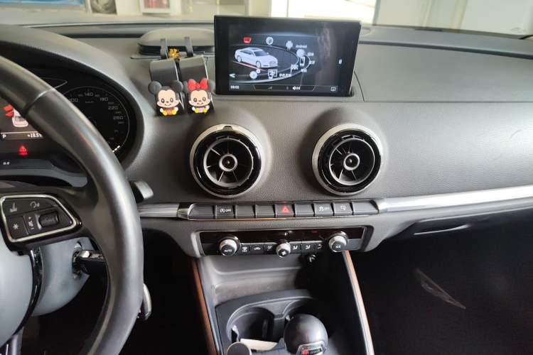 Used Audi A3 2014 Limousine 40 TFSI S line Comfort Model