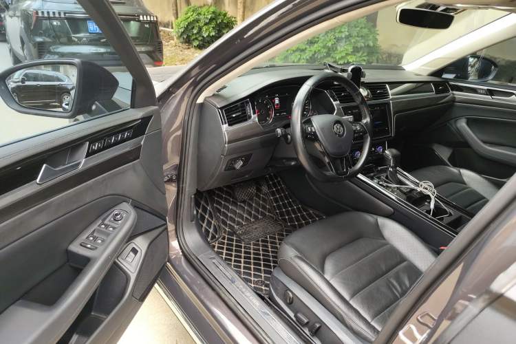 Used Volkswagen Phideon 2019 380TSI Two-Wheel Drive Business Edition China VI Standard Driver Seat