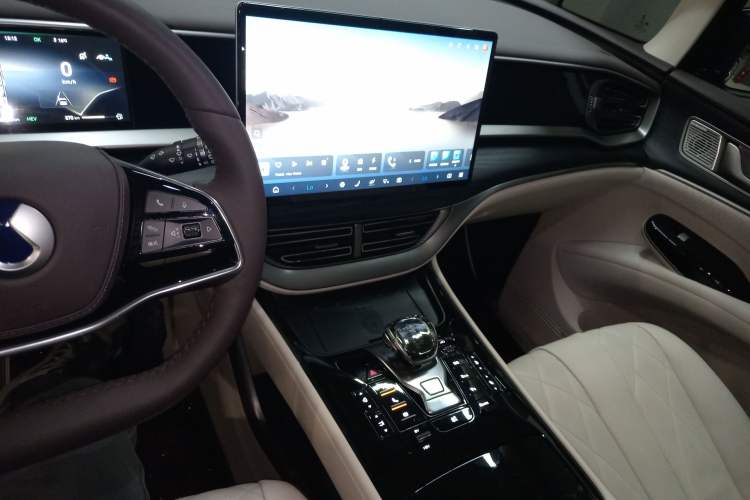 Used Denza D9 2024 DM-i 980 Four-Wheel Drive Prestige Model
