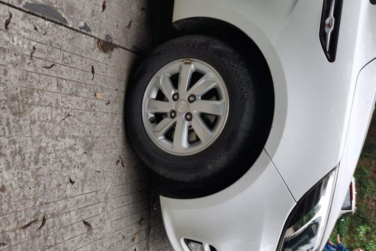 Used Kia K2 2015 Sedan 1.4L MT GLS Right Front Wheel Hub