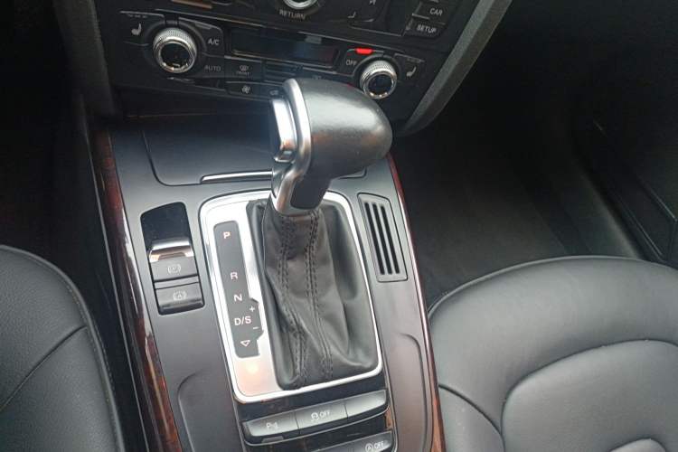 Used Audi A4L 2015 35 TFSI Automatic Comfort Model Gear Lever