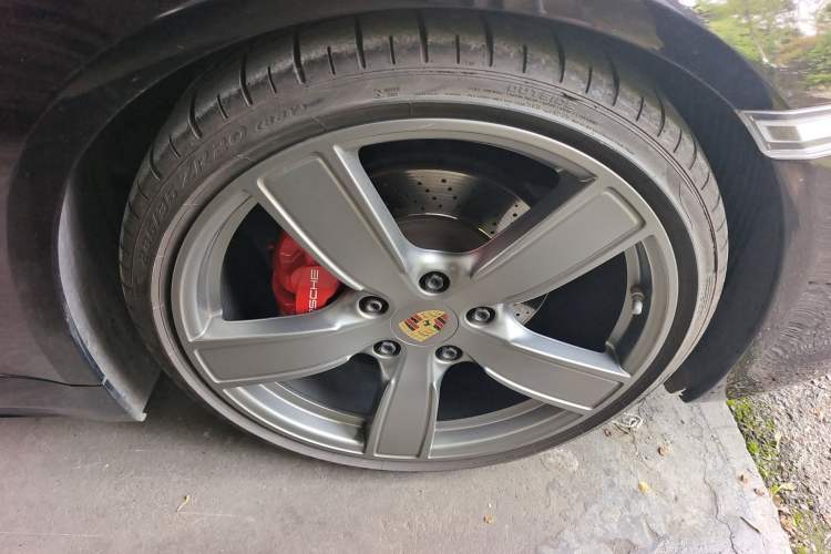 Used Porsche 718 2018 Boxster S 2.5T Right Front Wheel Hub