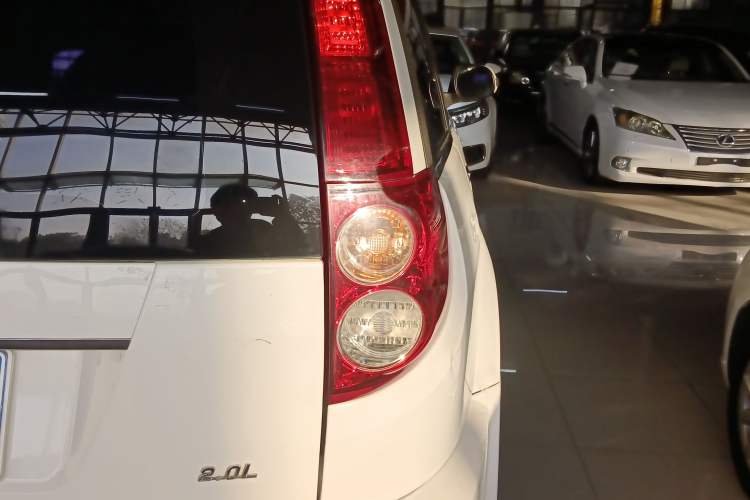 Used Haval H5 Classic 2013 Zhizun Edition 2.0L Manual Two-Wheel Drive Entry-Level Model
