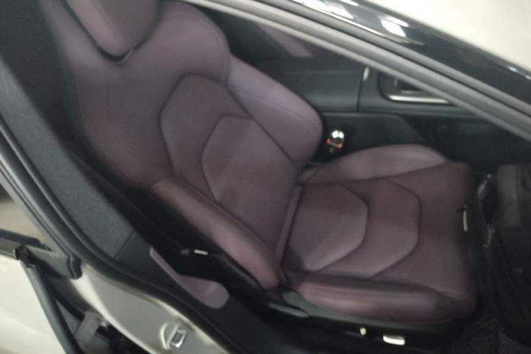 Used Xiaomi Auto SU7 2024 Rear-Drive Long-Range Intelligent Driving Version Right Front Seat