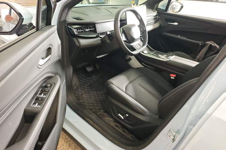 Used Livan 7 2023 450 km – Chasing Clouds