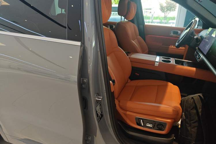 Used Li Auto L8 2025 Max Smart Refresh Edition Right Front Seat