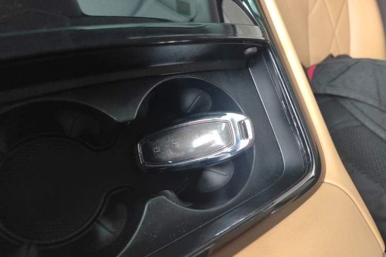 Used Denza D9 2022 DM-i 970 Four-Wheel Drive Prestige Model
