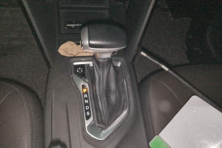 Used GAC Trumpchi GS4 2015 200T G-DCT Luxury Edition Gear Lever