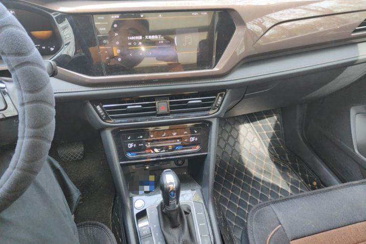 Used Volkswagen Tharu 2022 280TSI Two-Wheel-Drive Luxury Edition Audio And AC Panel