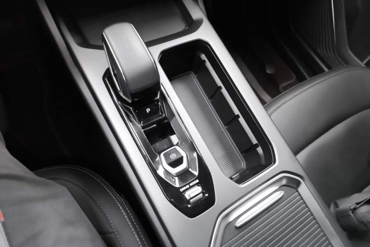 Used Geely Auto Haoyue L 2023 2.0T DCT Prestige Edition
