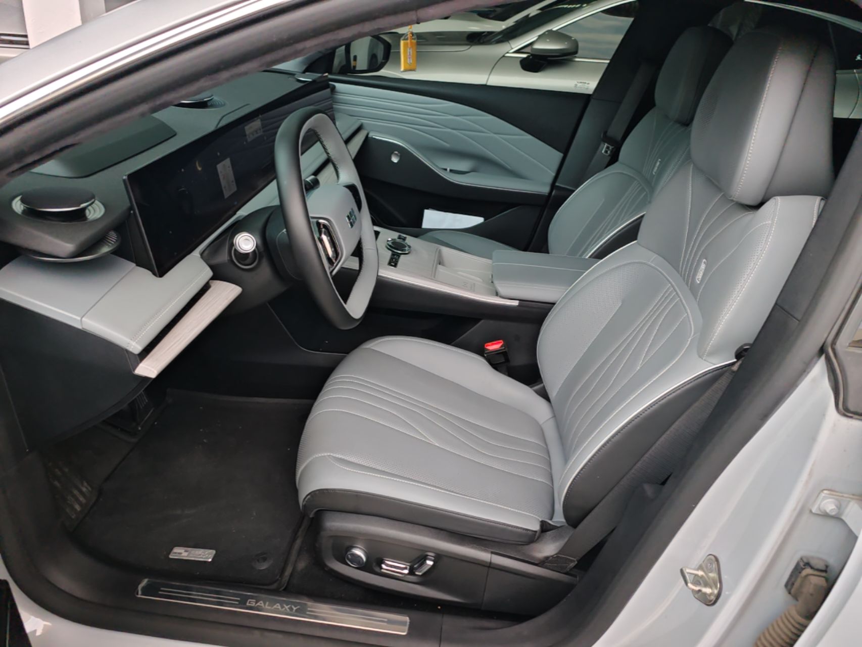Geely Galaxy E8 2024 550 km Range Rear-Drive MAX — снимка 17