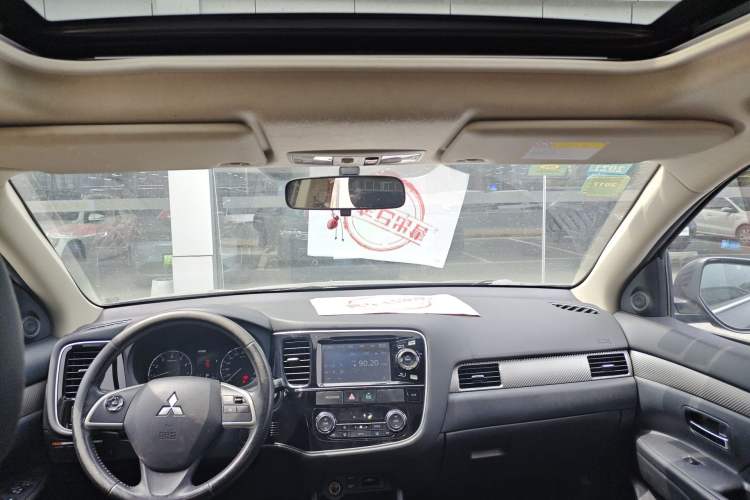 Used Mitsubishi Outlander 2014 2.4L 4x4 Deluxe Value Edition 7 Seats Headliner